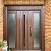 【リフォーム事例：9766】木製玄関ドアを採光・通風のできる最新の玄関ドアにご交換！／逗子市
