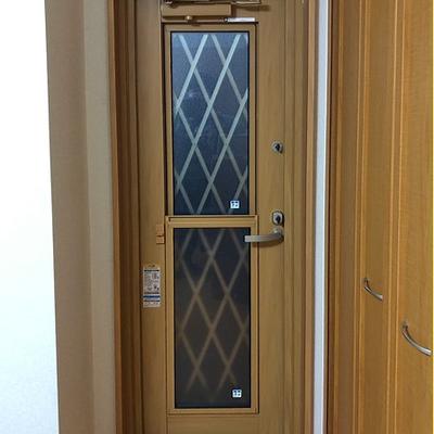 【リフォーム事例:10444】窓を切り開いて、勝手口ドアを取り付けました!/横浜市 【リフォーム事例:10444】窓を切り開いて、勝手口ドアを取り付けました!/横浜市