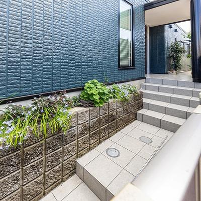 【リフォーム事例:15579】おしゃれなグレーカラーで玄関アプローチをリニューアル/横浜市 【リフォーム事例:15579】おしゃれなグレーカラーで玄関アプローチをリニューアル/横浜市