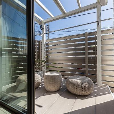 【リフォーム事例:12178-2】ラク動線の洗濯物干場にウッドデッキ・パーゴラ設置工事/横浜市 【リフォーム事例:12178-2】ラク動線の洗濯物干場にウッドデッキ・パーゴラ設置工事/横浜市