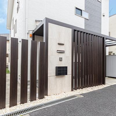 【リフォーム事例:11577】目隠し機能とデザインの両立 玄関ルーフ設置工事/横浜市 【リフォーム事例:11577】目隠し機能とデザインの両立 玄関ルーフ設置工事/横浜市