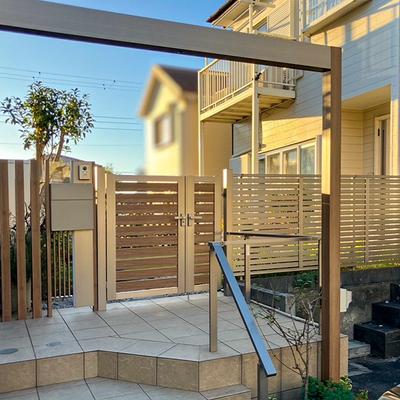 【リフォーム事例:8079】お住まいの表情を彩る木目モダンな門まわりリフォーム/横浜市 【リフォーム事例:8079】お住まいの表情を彩る木目モダンな門まわりリフォーム/横浜市