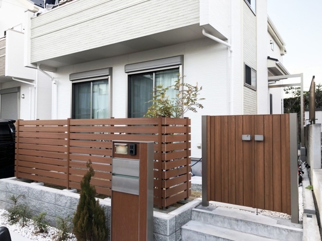 フェンスと門扉で 目隠しと防犯面で安心 お庭 エクステリア 外構工事 横浜市 神奈川県横浜市のエクステリア 窓リフォームのお店 ワイドアルミ