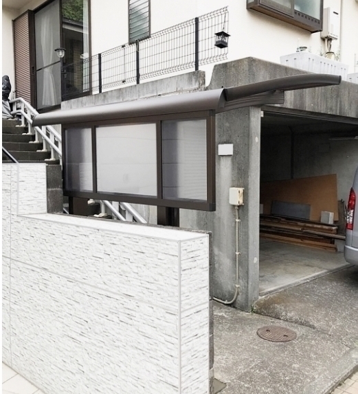 ｻｲｸﾙﾎﾟｰﾄ ﾊﾞｲｸ 自転車置場の屋根 を取付工事いたしました ｻｲｸﾙﾎﾟｰﾄ ｶｰﾎﾟｰﾄ 自転車 ﾊﾞｲｸ 車庫の屋根 ｴｸｽﾃﾘｱ 外構 横浜市 神奈川県横浜市のエクステリア 窓リフォームのお店 ワイドアルミ