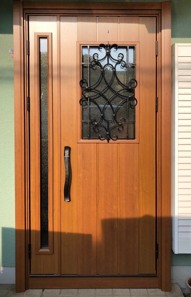 玄関ドアを新しく 断熱ドアに交換工事いたしました 玄関 ドア 窓 リフォーム 取替え 断熱 工事 横浜市 神奈川県横浜市のエクステリア 窓リフォームのお店 ワイドアルミ
