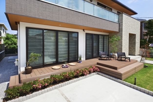 住宅と一体感のあるウッドデッキ 神奈川県横浜市 ガーデンスペースデザイン