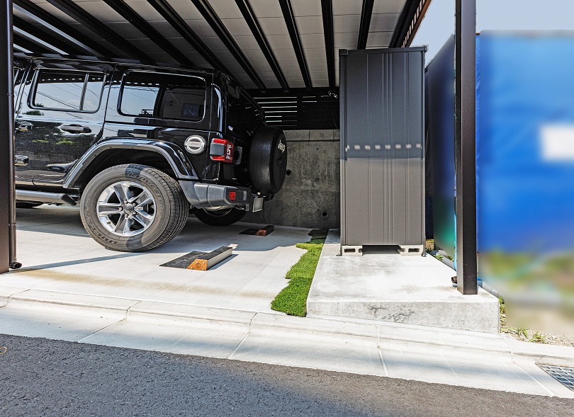 H������־�