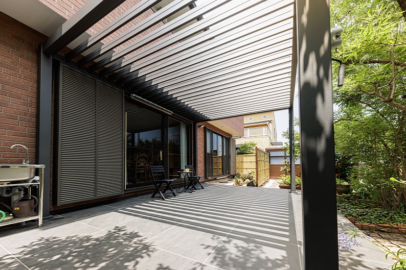 20251113_1102_01_7975