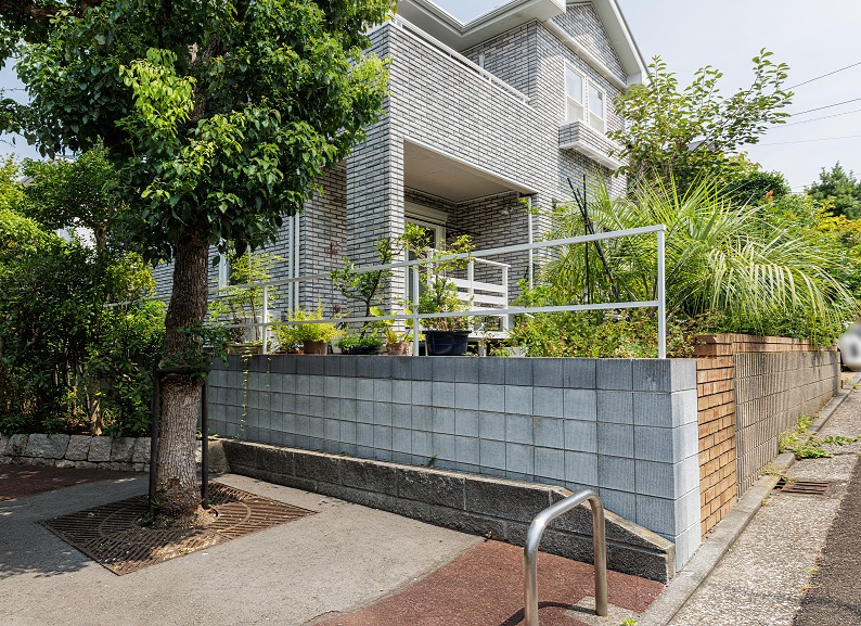 擁壁改修工事_家の表面_ブロック積 擁壁改修工事_家の表面_ブロック積