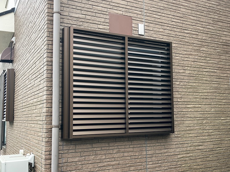 多機能ルーバー_半開02_施工後 多機能ルーバー_半開02_施工後
