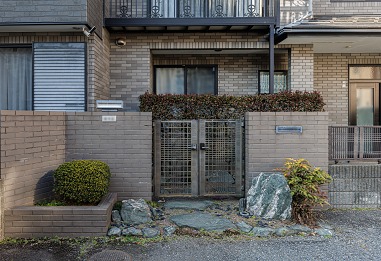 玄関正面から_施工前 玄関正面から_施工前